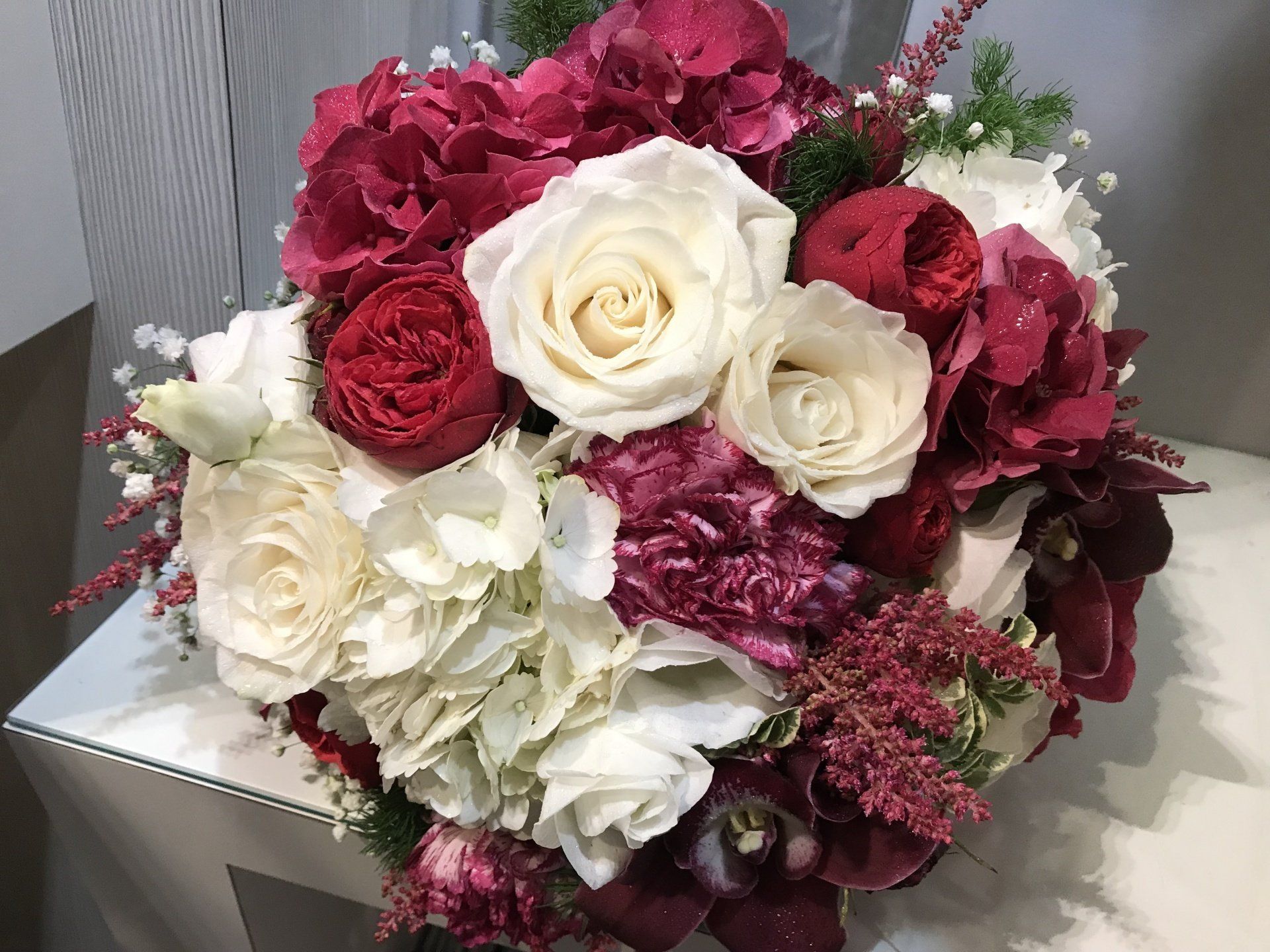 bouquet nuziale con rose rosse