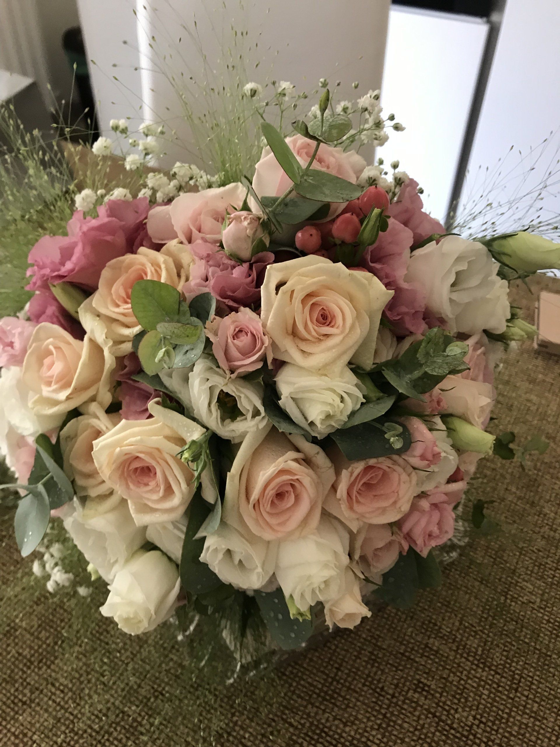 bouquet con fiori rosa per spose