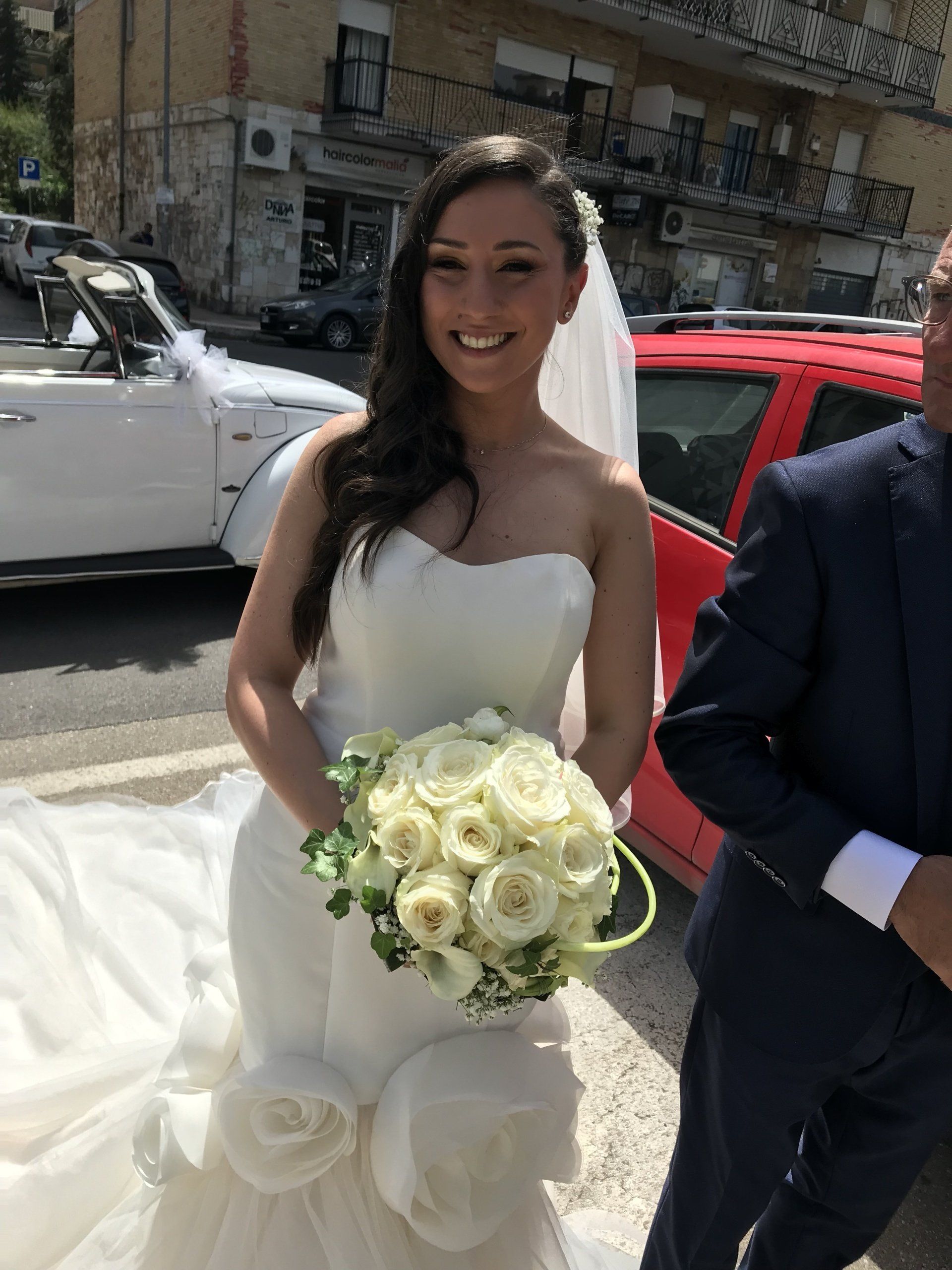 sposa con bouquet prima del matrimonio