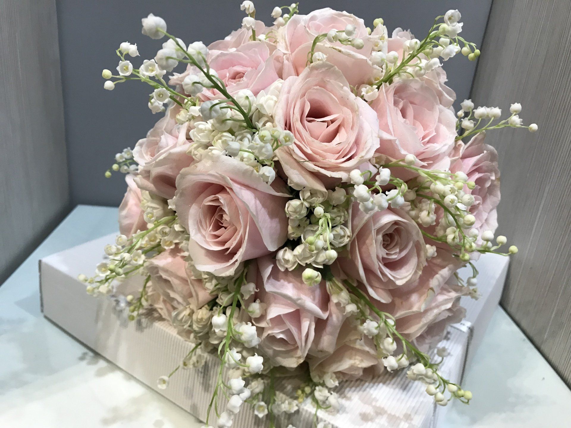 bouquet di fiori misti rosa