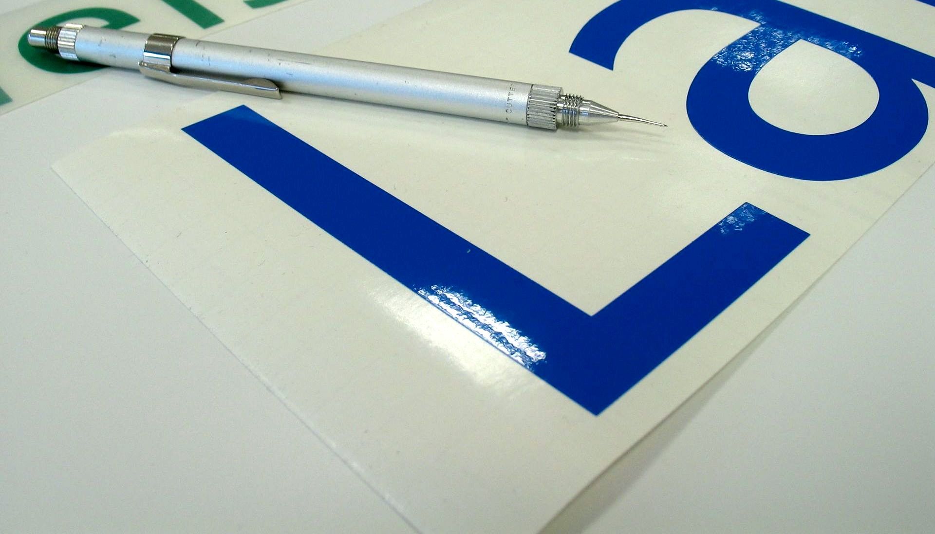 Folienschrift entgittern