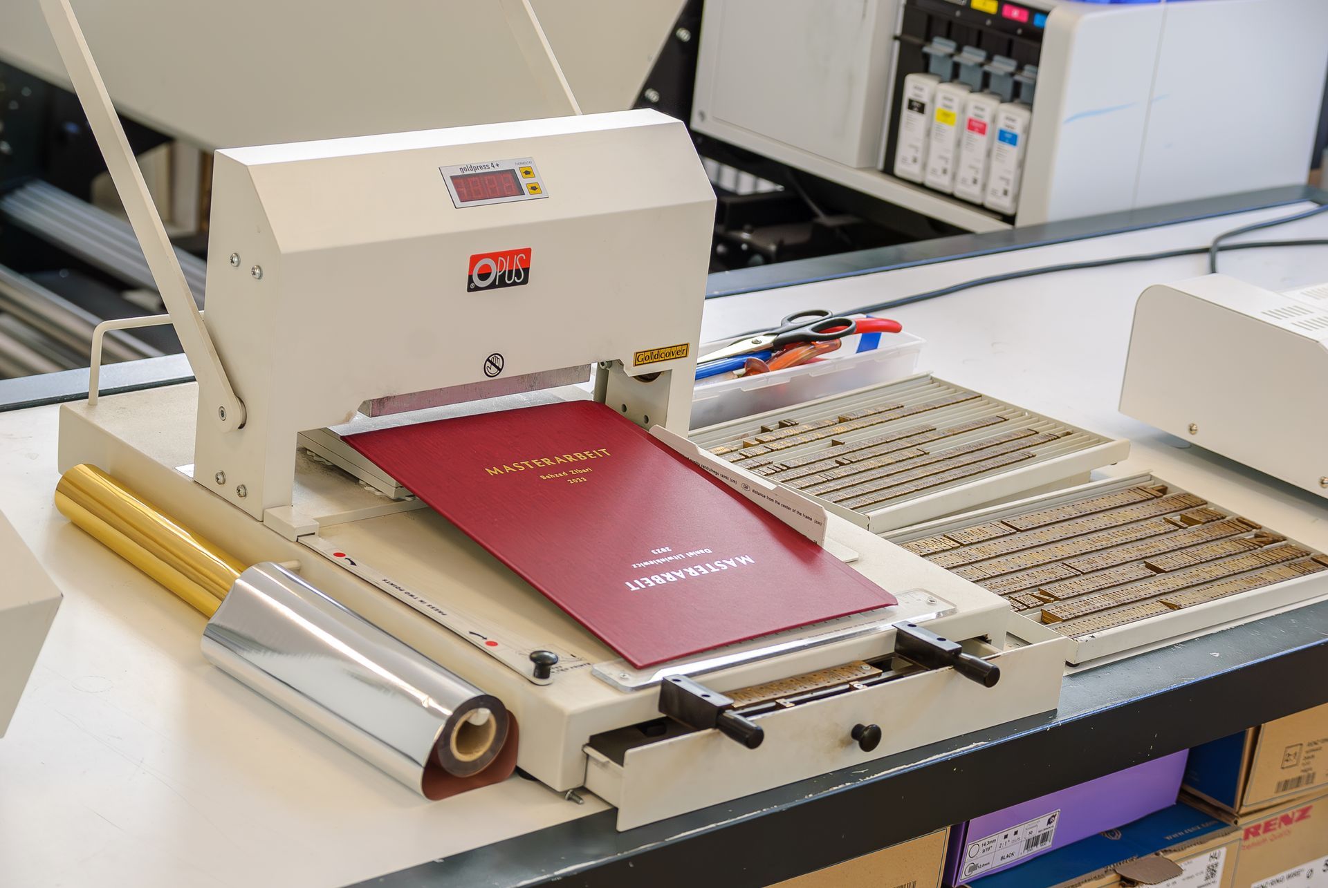 Hardcover Prägemaschine