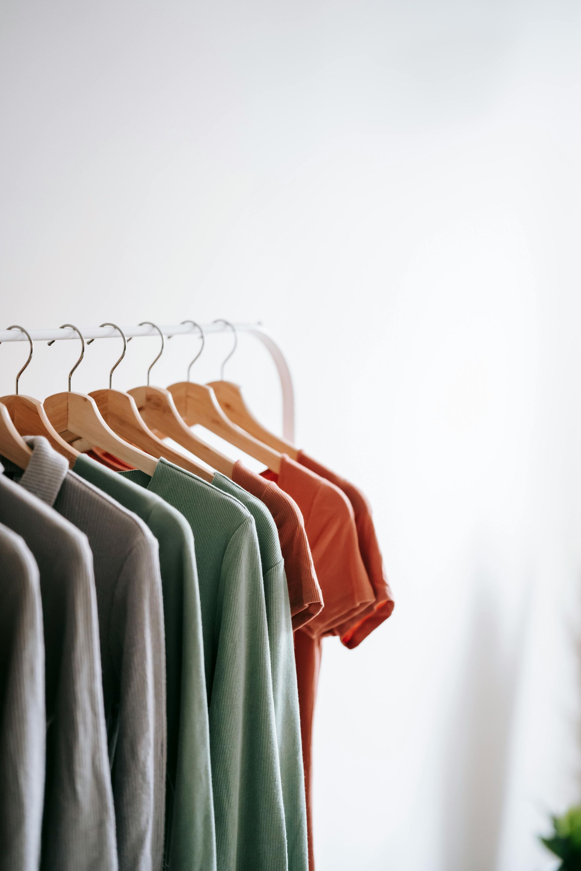 T-Shirts auf einer Kleiderstange