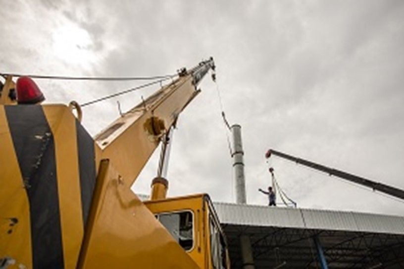 Mobile crane operated by expert riggers in Spring Valley, NV, ensuring project success and safety