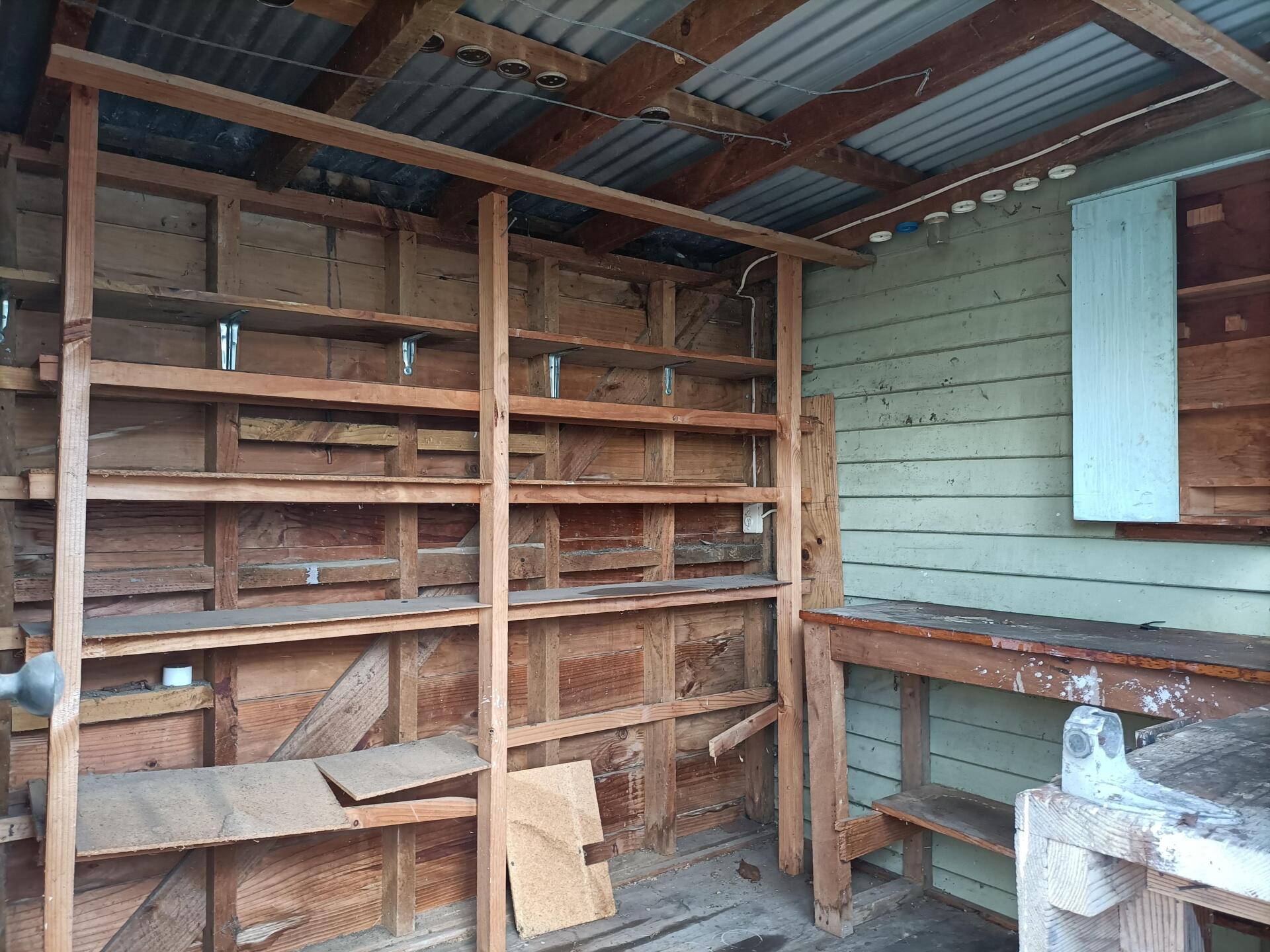 TK0014 Single garage with attached room