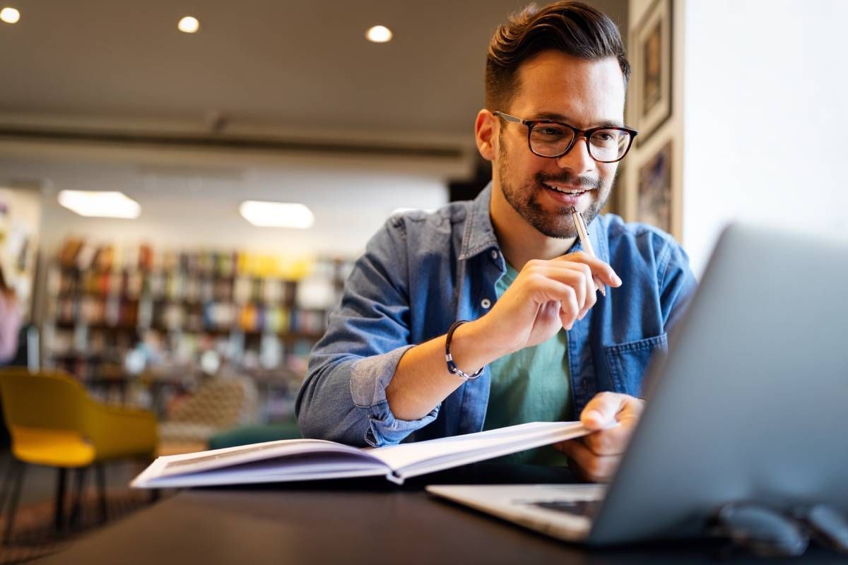 Someone studying in a public library near Nicholasville, Kentucky (KY)