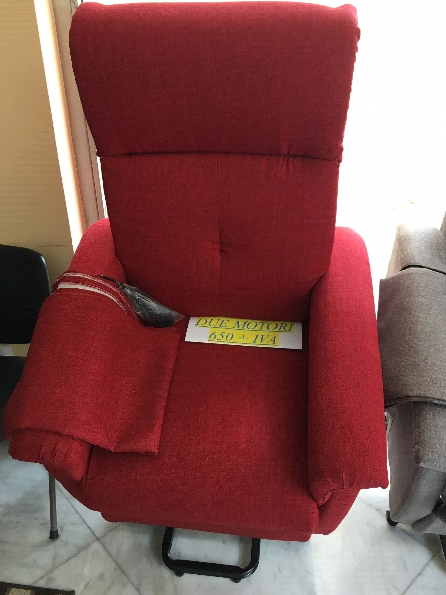 poltrona ortopedica elettrica rossa