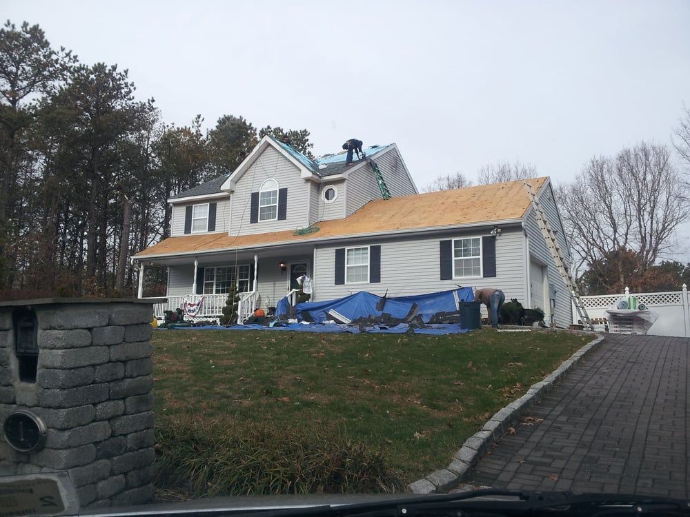 A house with a roof that is being installed