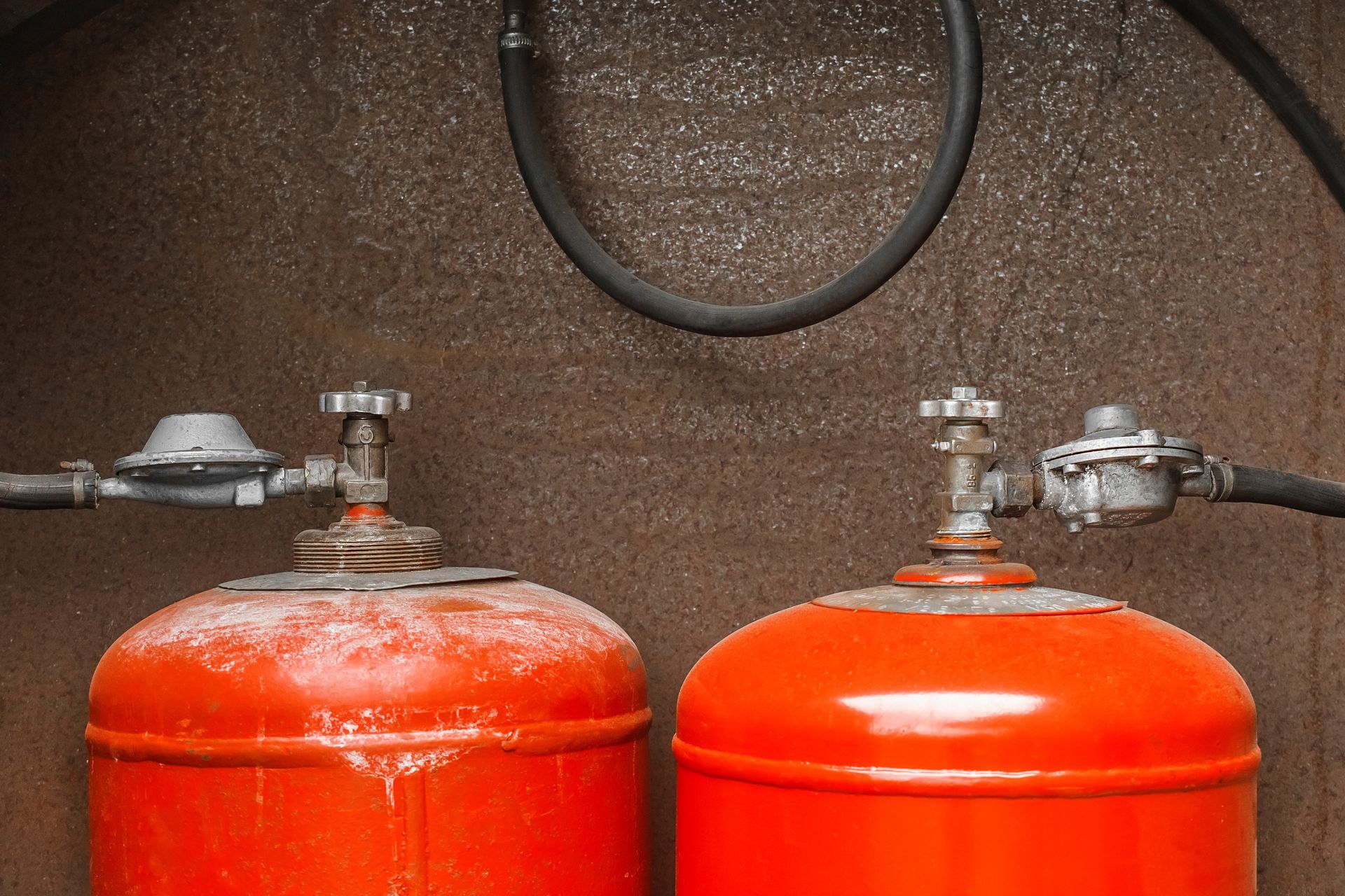 Residential gas box with dual cylinder setup, highlighting efficient residential propane delivery. Residential gas box with dual cylinder setup, highlighting efficient residential propane delivery.