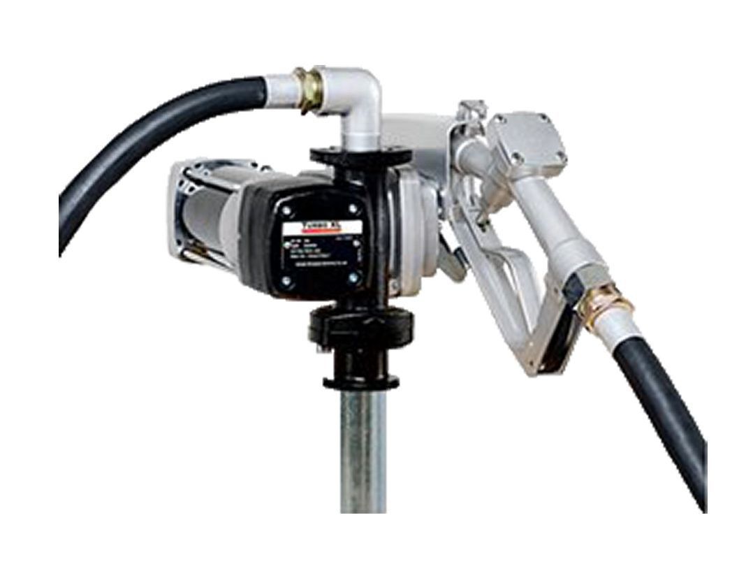 Une pompe à carburant avec un tuyau qui y est attaché