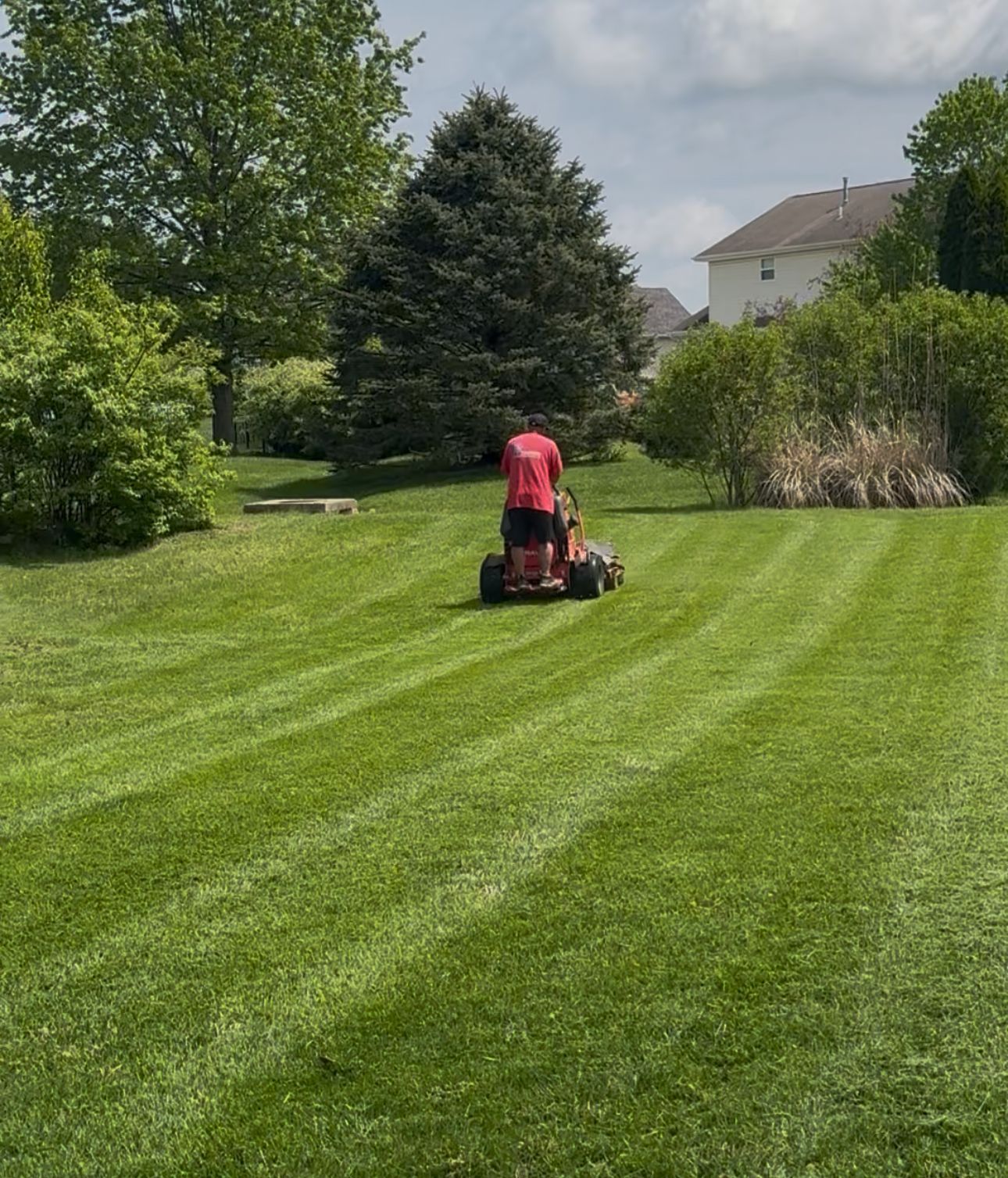 Hackmann Lawn mowing yard in Dardenne Prairie MO Lawn Mowing Service| St. Louis MO | Hackmann Lawn & Landscape