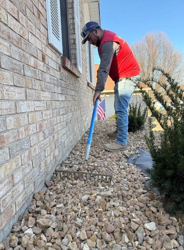 edging & mulch in St. Louis MO | Hackmann Lawn & Landscape