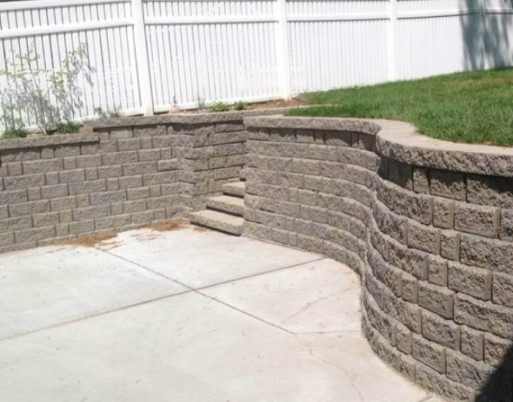 Retaining Wall| St.Charles MO | Hackmann Lawn & Landscape