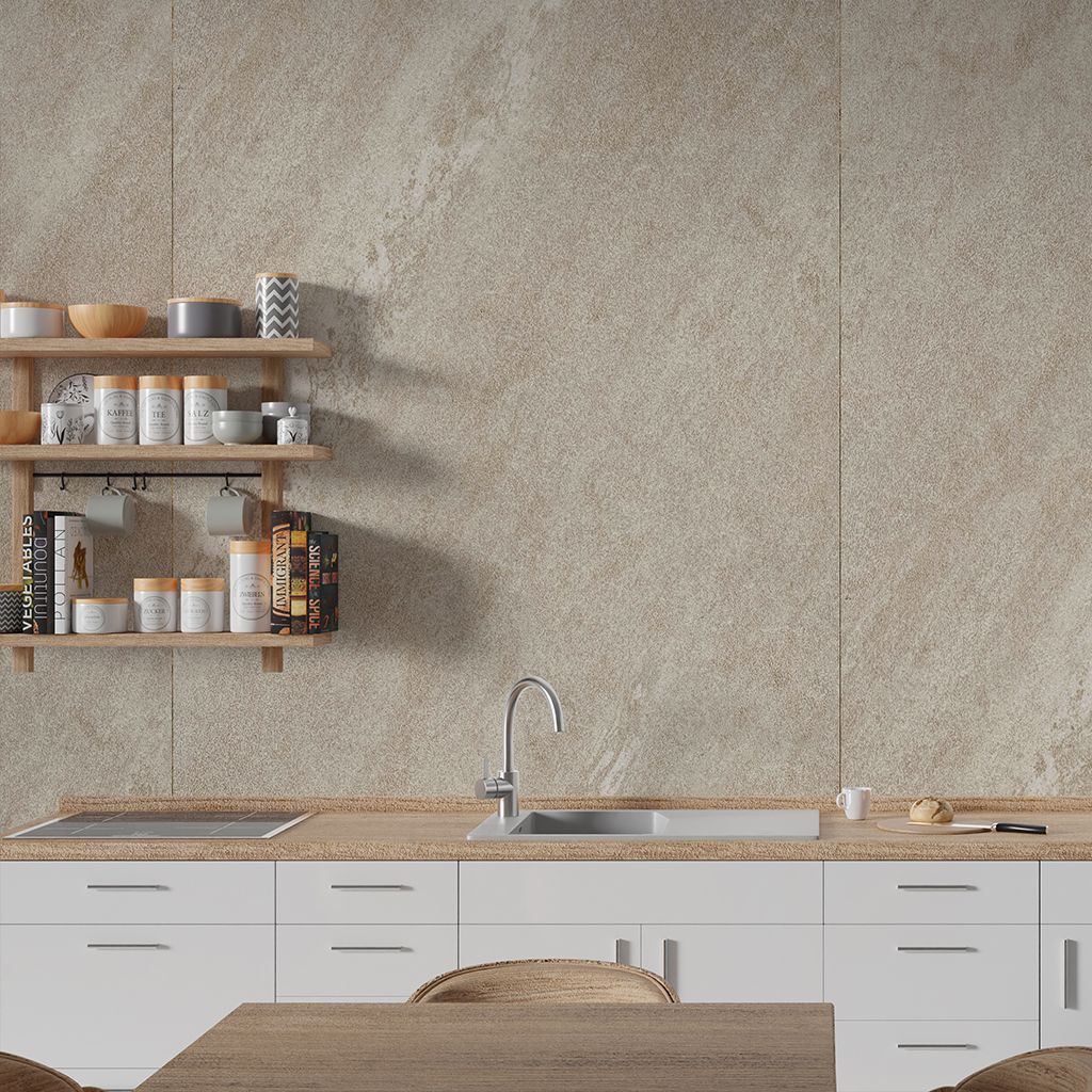 Baño moderno con ducha a ras de suelo de cristal, paredes beige, tocador y suelo de baldosas hexagonales blancas y negras.