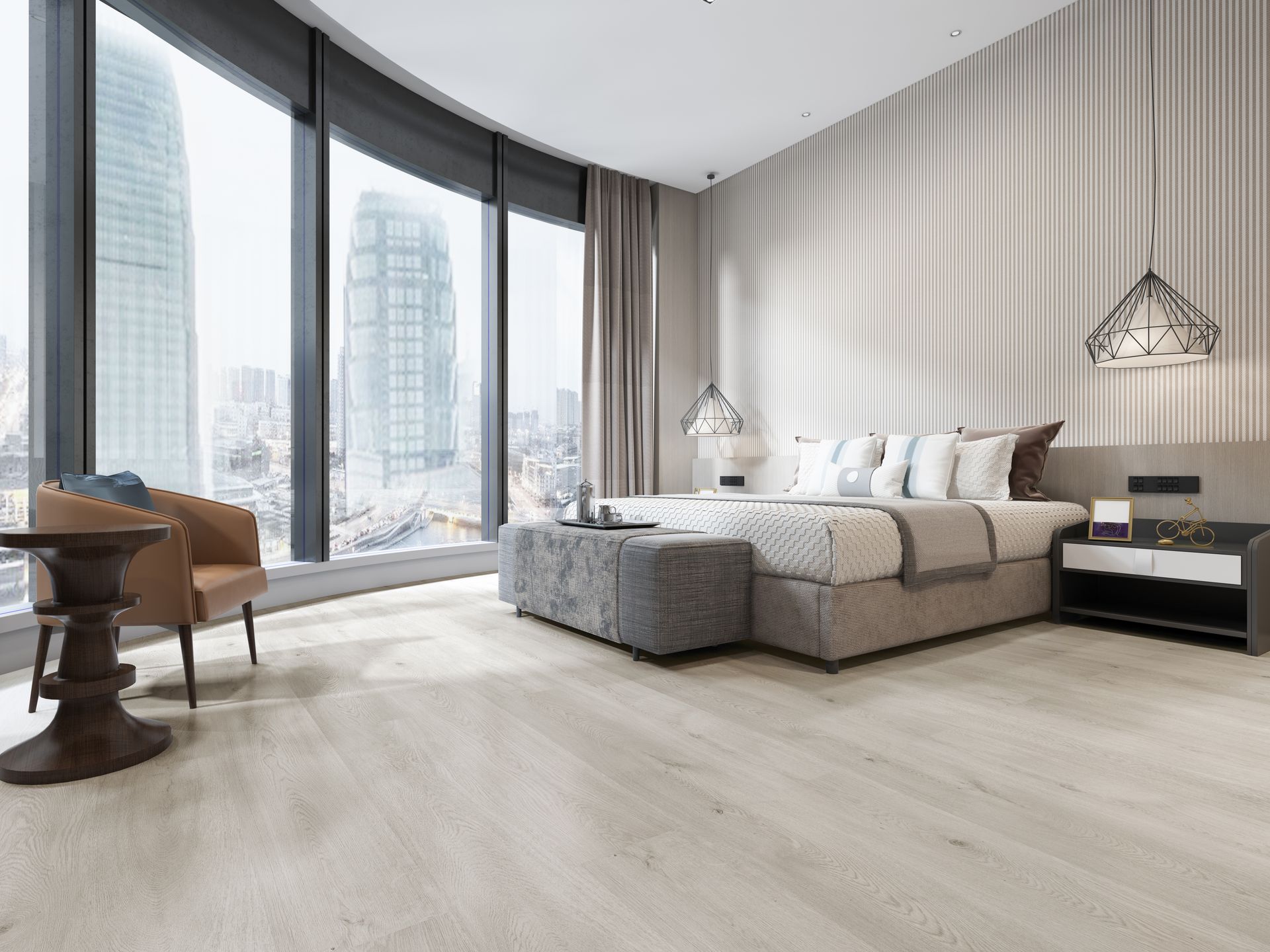 Sala de estar moderna con ventanales del suelo al techo, sofá seccional gris, vista a la ciudad y suelo de madera clara.
