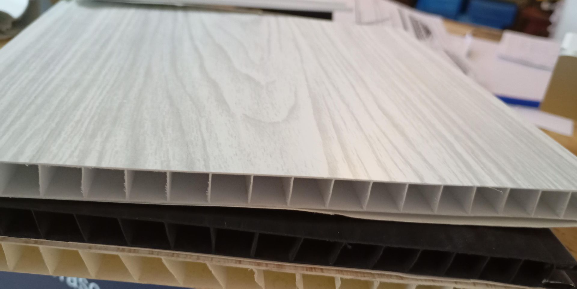 Revestimientos de PVC para interiores y exteriores. Antihumedad, lavables y sin mantenimiento