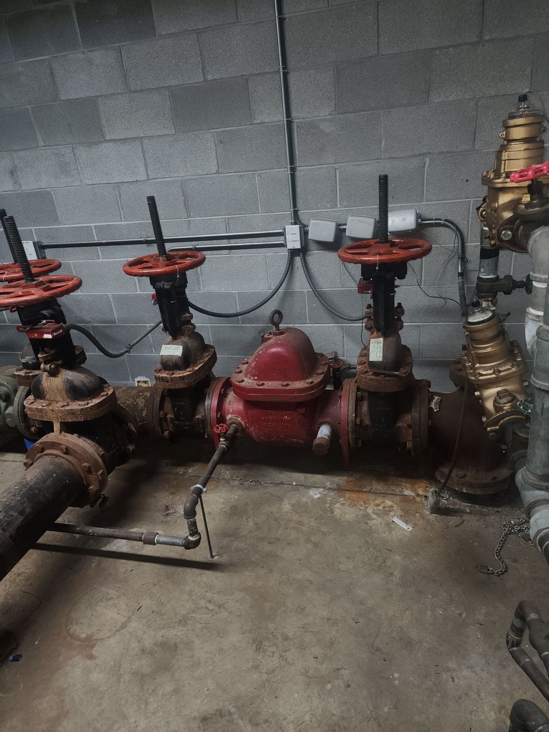 a bunch of pipes and valves are sitting in a room .