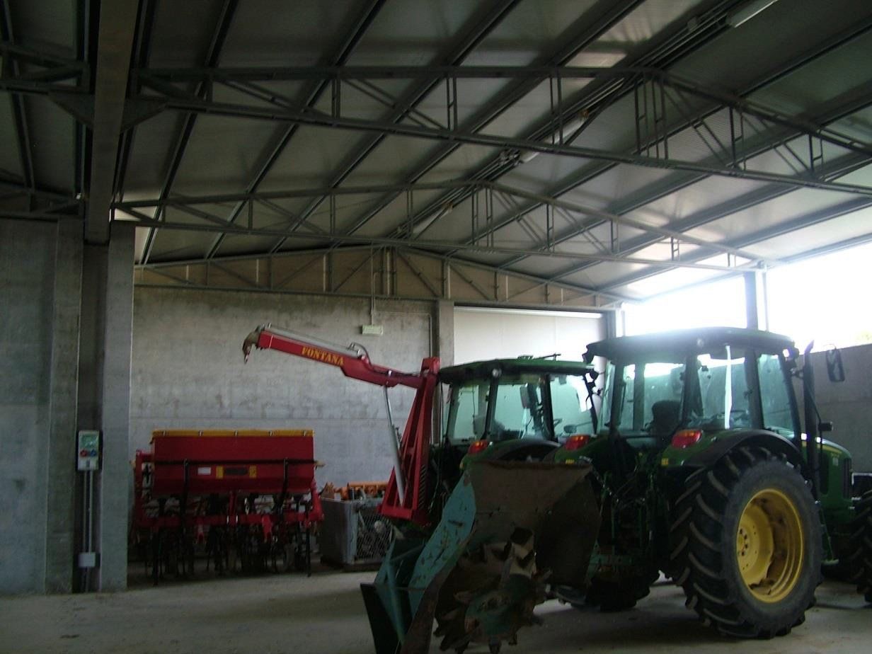 magazzino per deposito mezzi agricoli