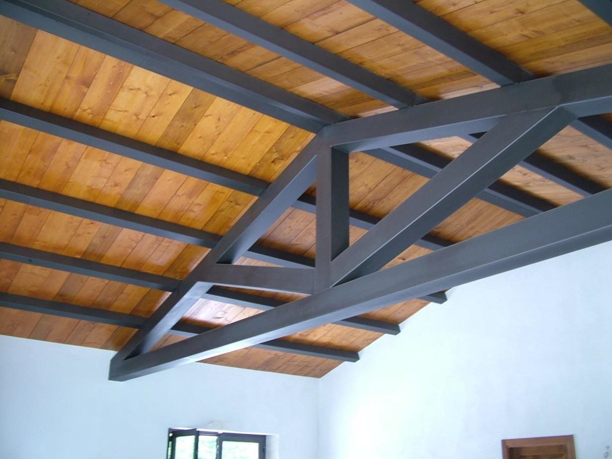 interni struttura edilizia prefabbricata con tetto in legno