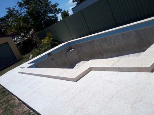 border around a pool