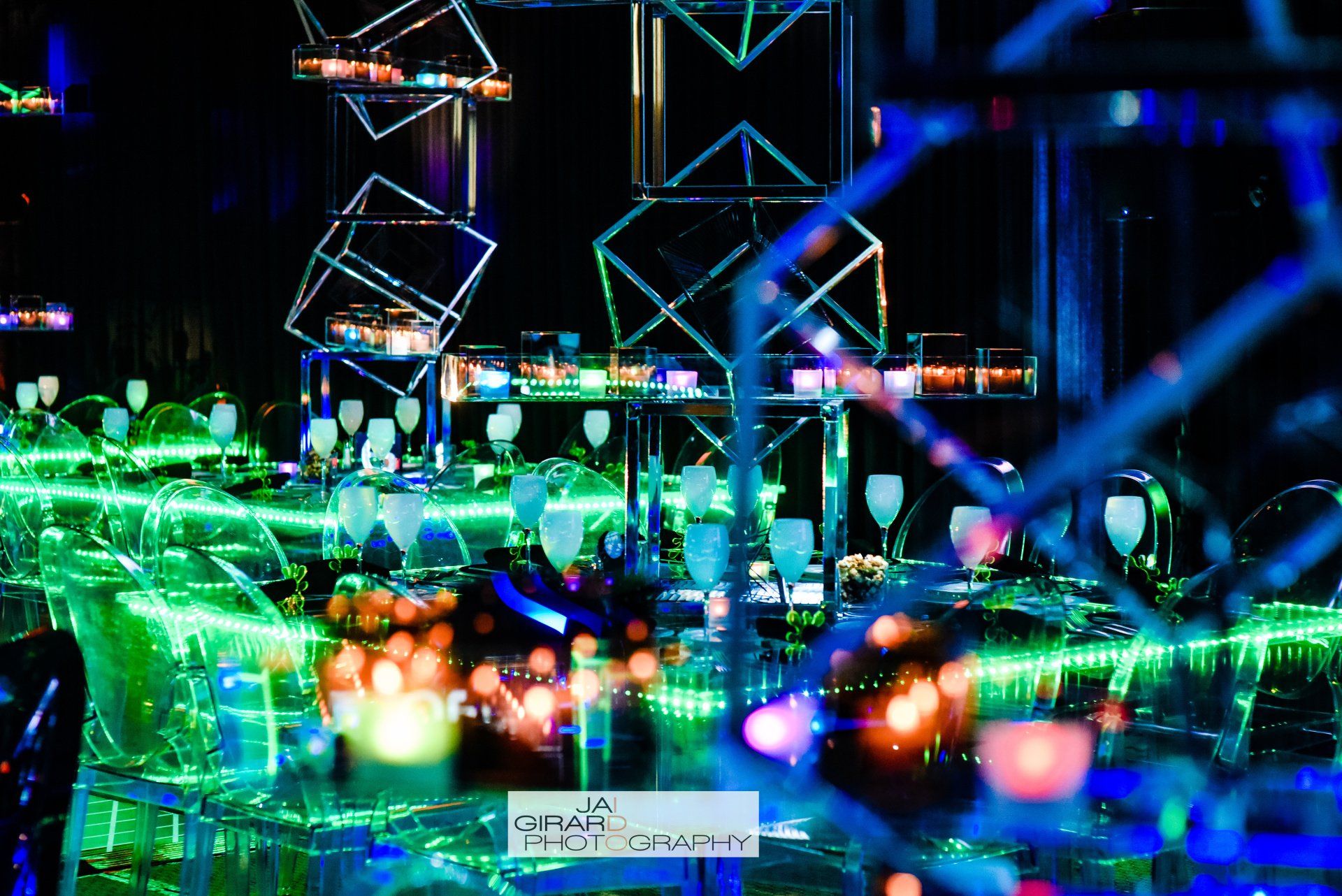 A blurry picture of a room with a lot of lights