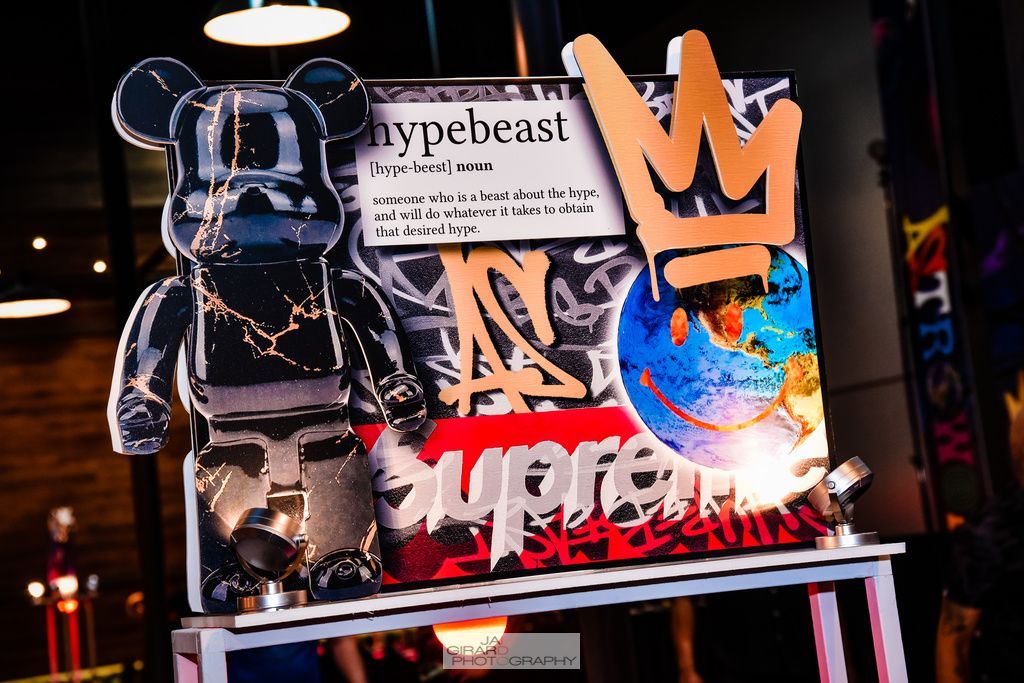 A supreme sign with a teddy bear and a crown on it