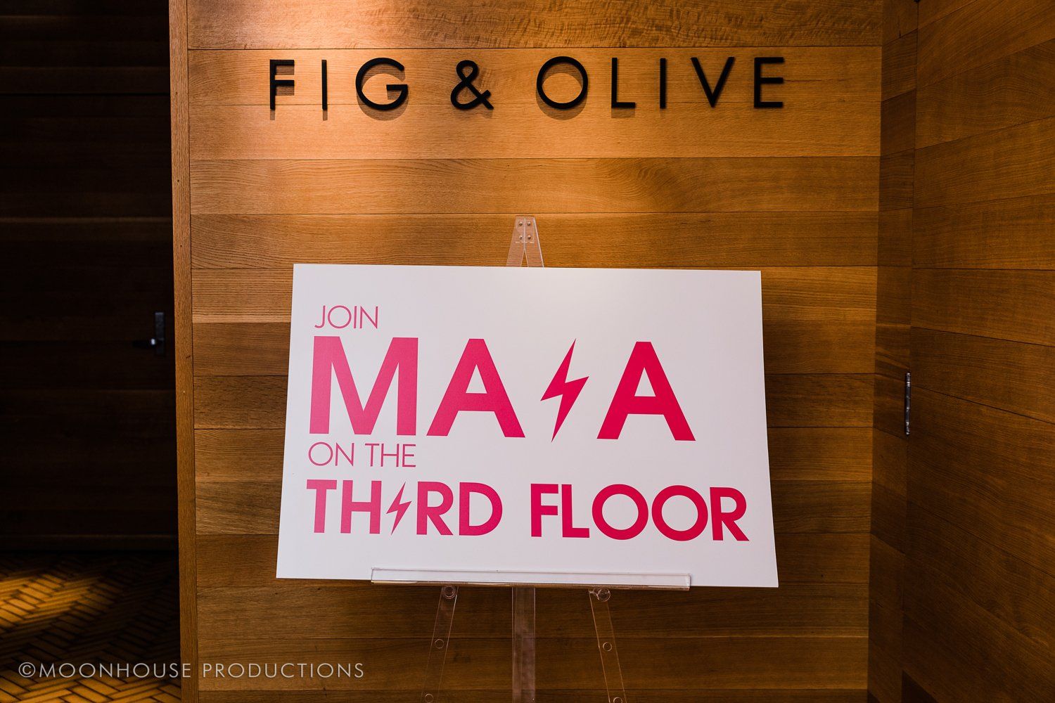 A sign that says join masa on the third floor