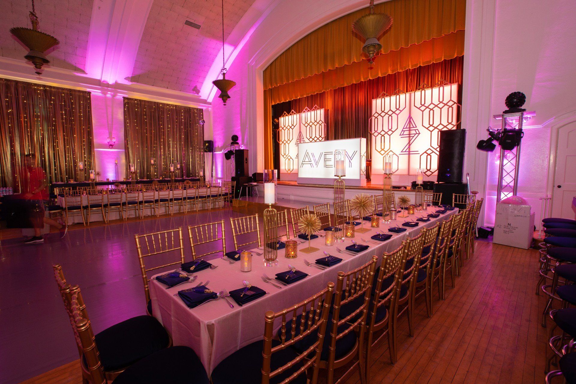 There is a long table and chairs in the middle of the room.