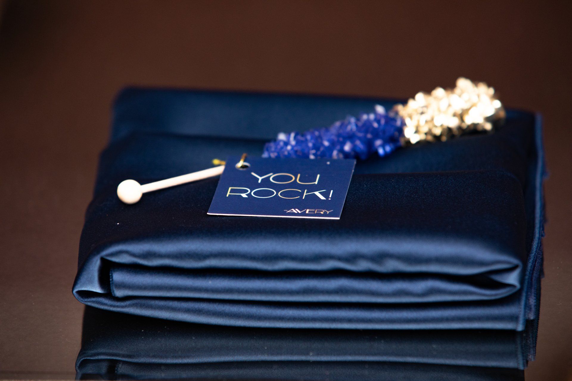 A graduation cap with a card that says you rock