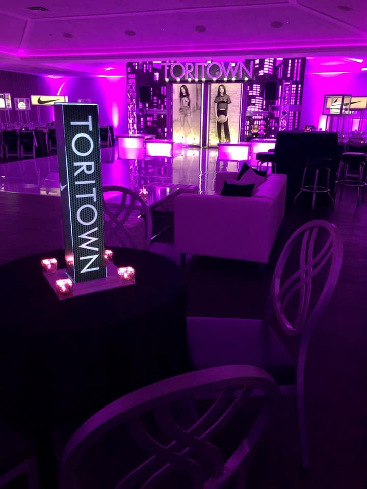 A tortown sign is lit up in a dark room