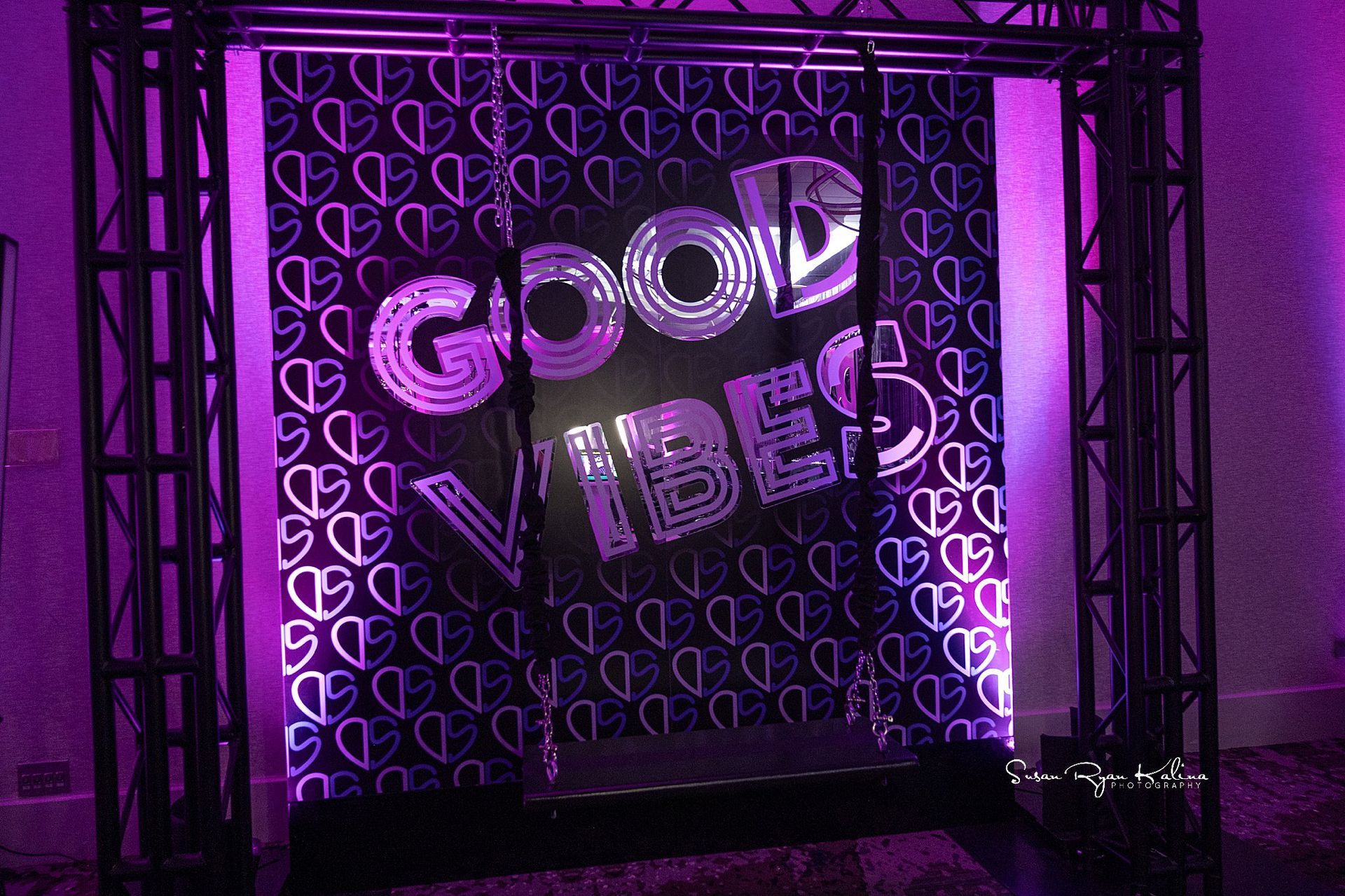 A purple background with the words `` good vibes '' on it