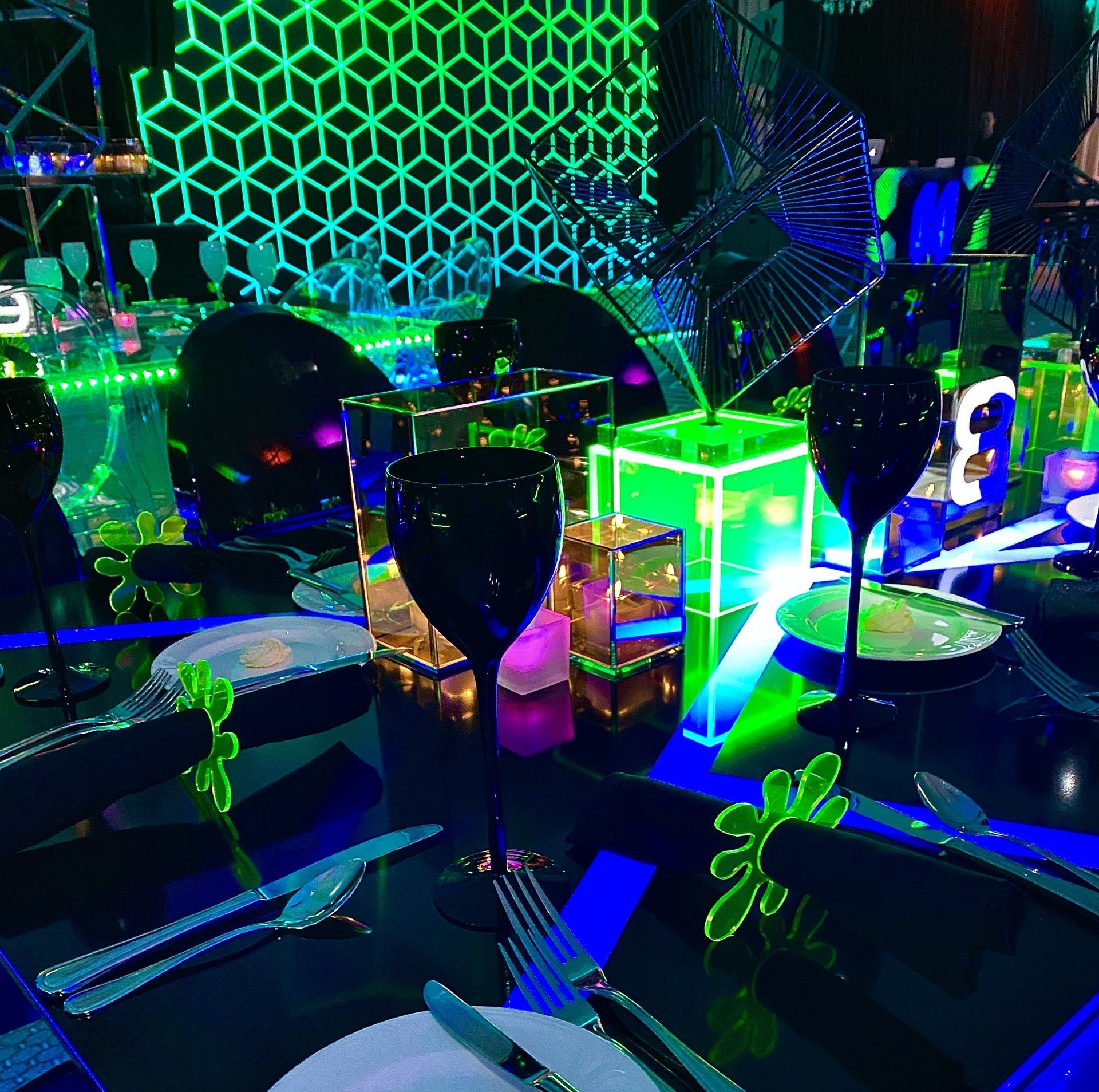 A table with a name tag that says julia on it