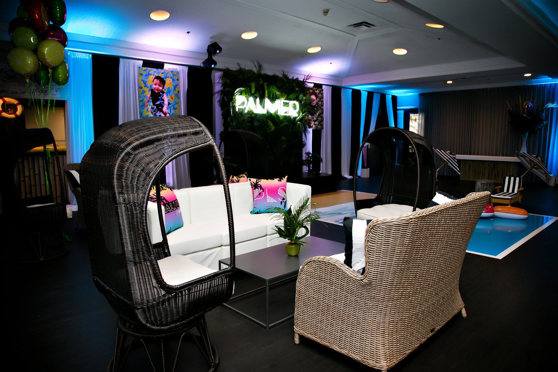 A room with furniture and a sign that says palmer