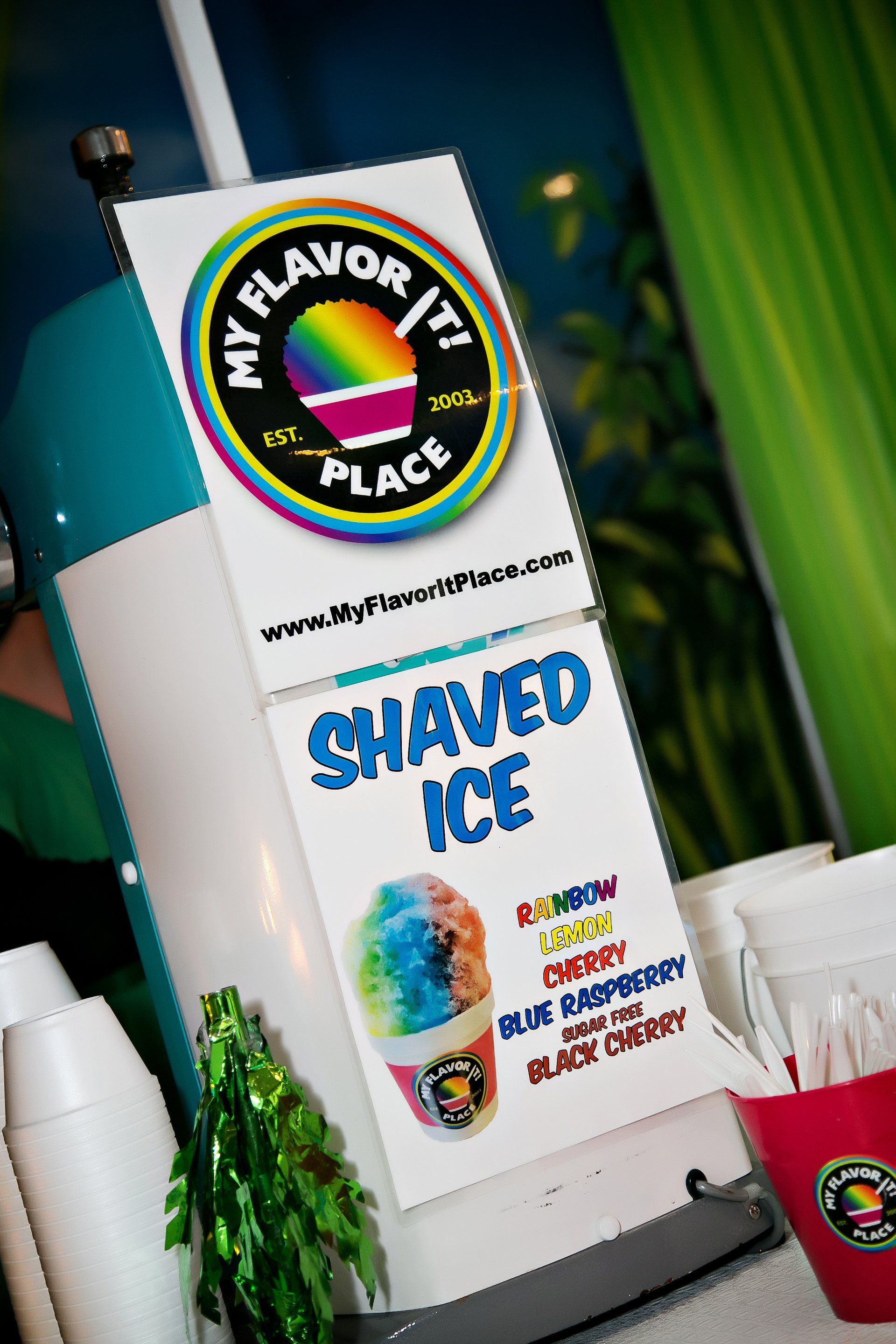A sign that says shaved ice on it