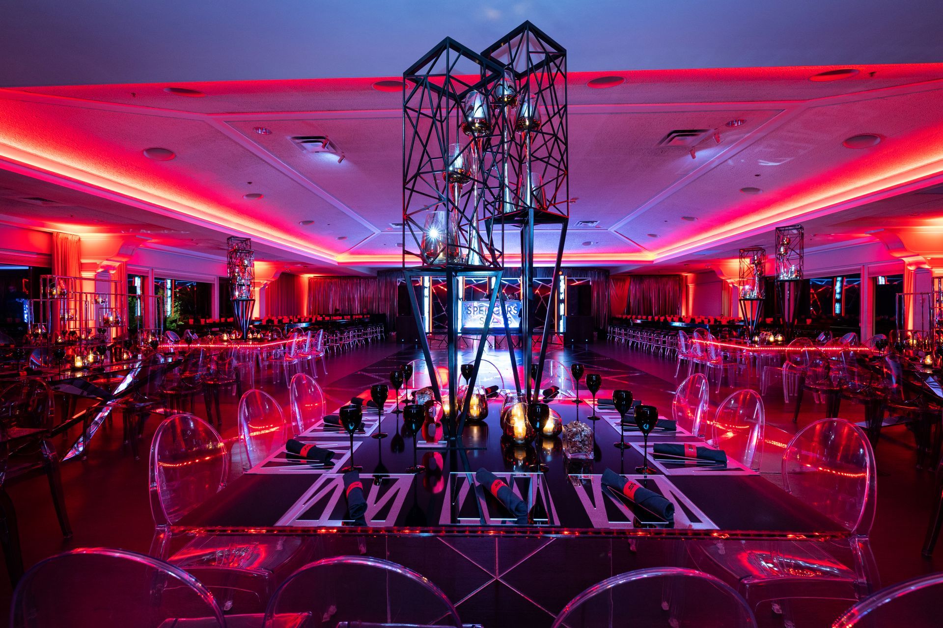 A large room with red lights and a table with the letter z on it.