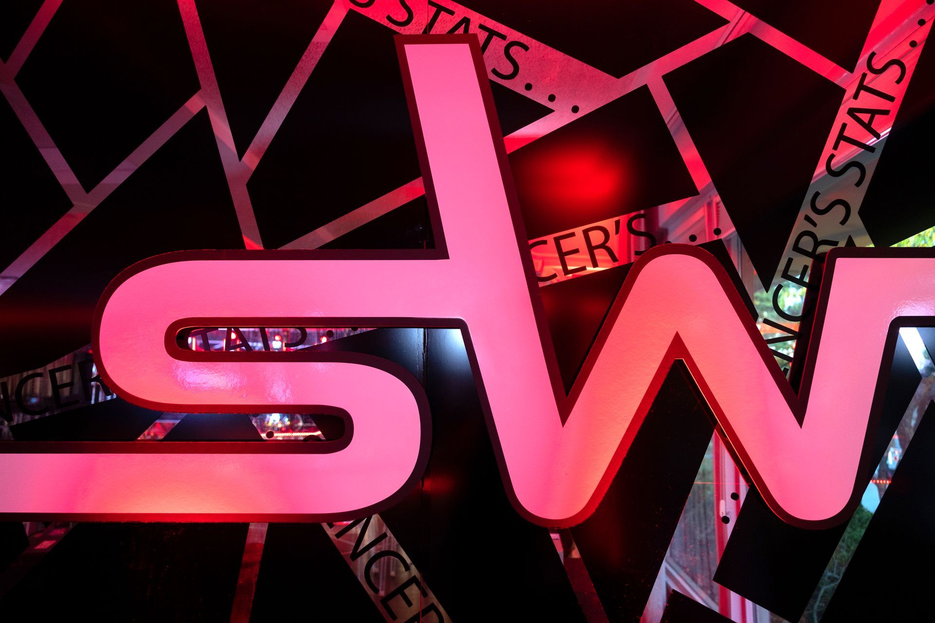 A pink sign that says sw on it