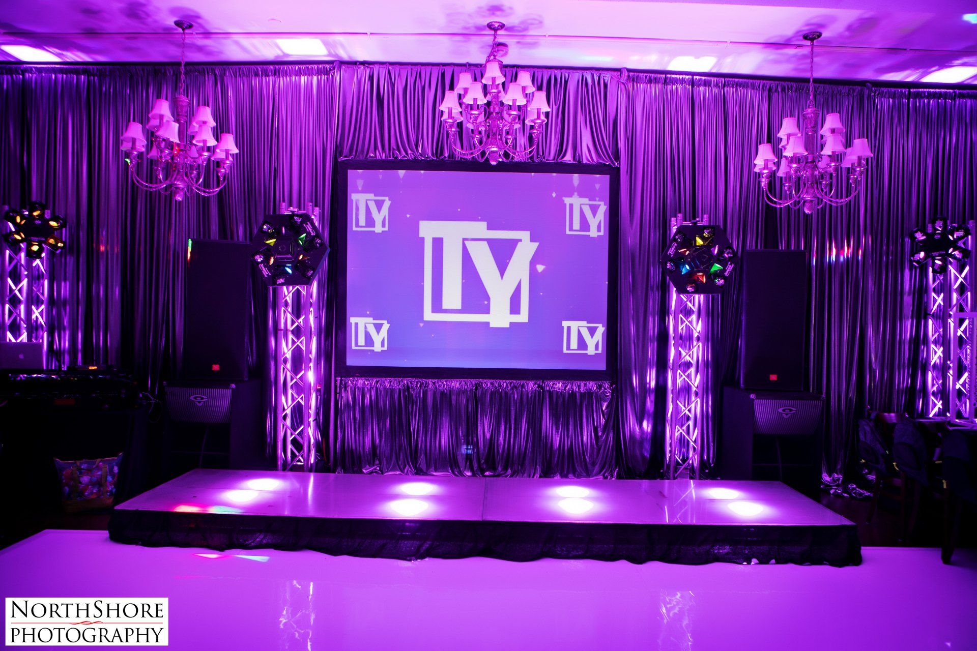 A large screen with the letter ly on it