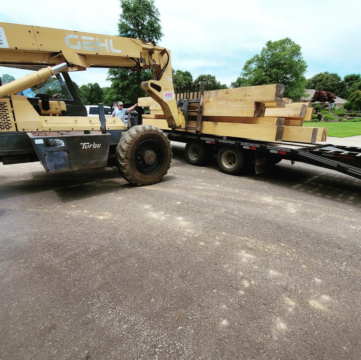 A yellow crane with the word gehl on it