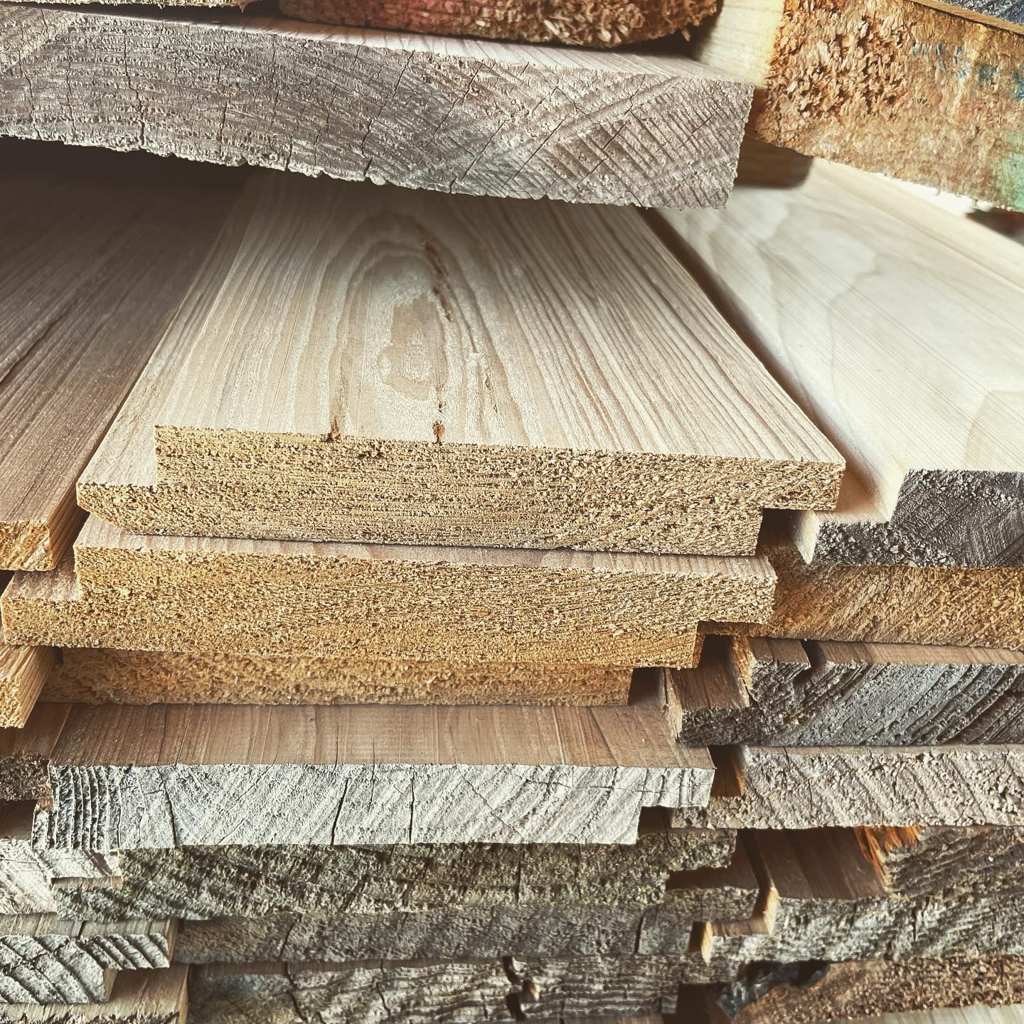 A pile of wood is stacked on top of each other