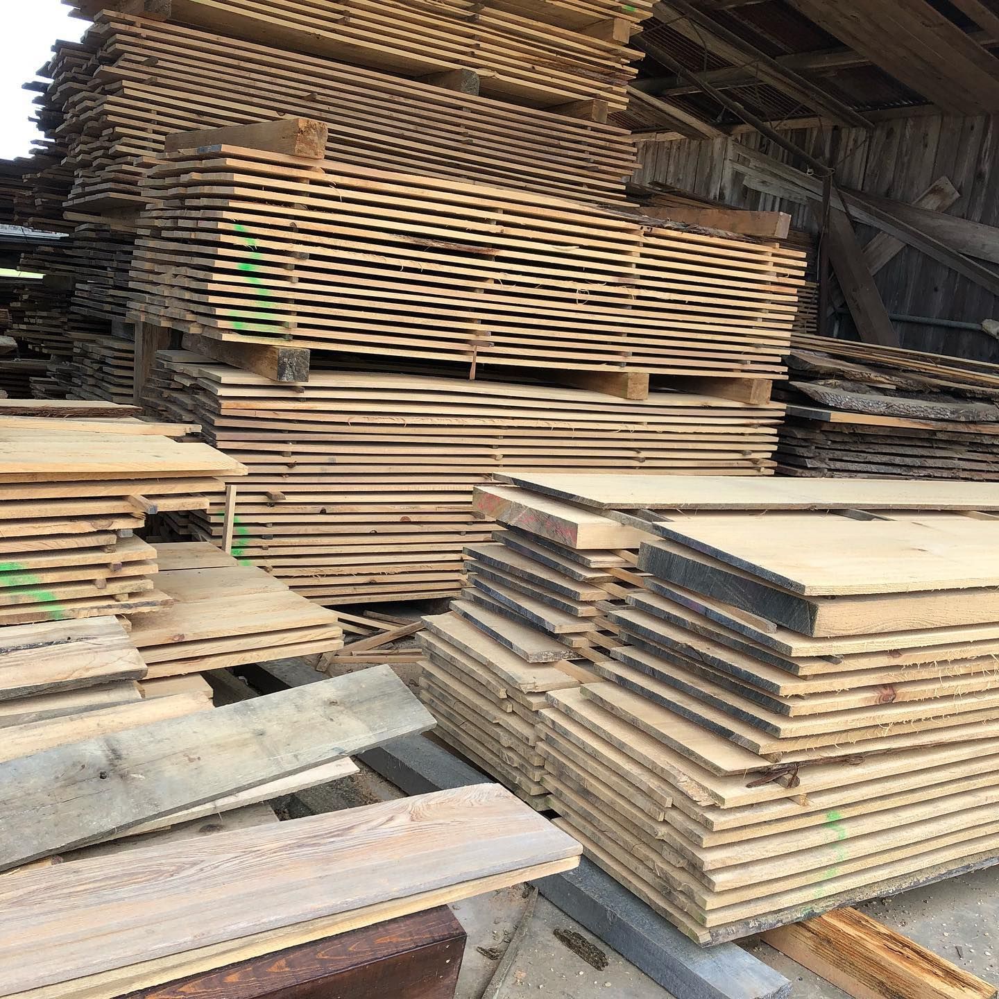 A pile of wood is stacked on top of each other in a warehouse.