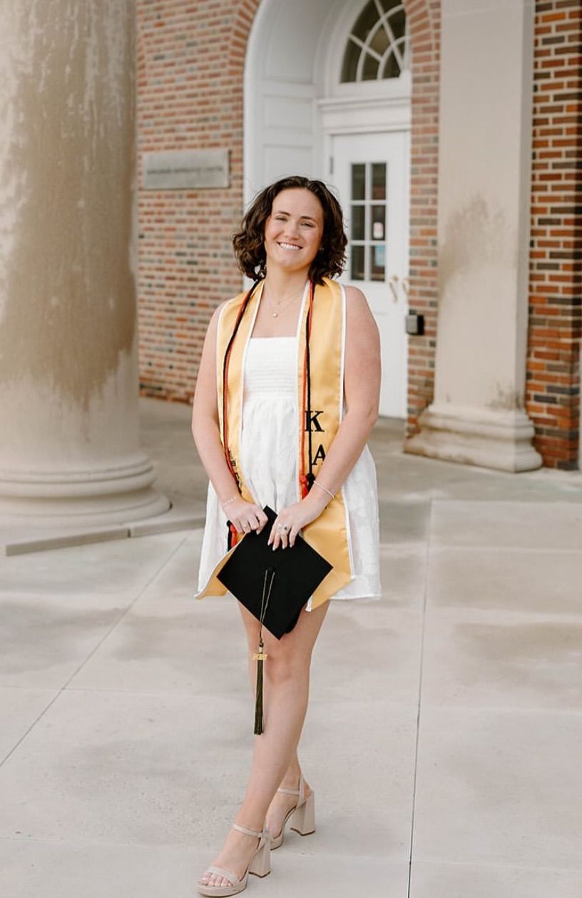 A cheerleader with the letter p on her top