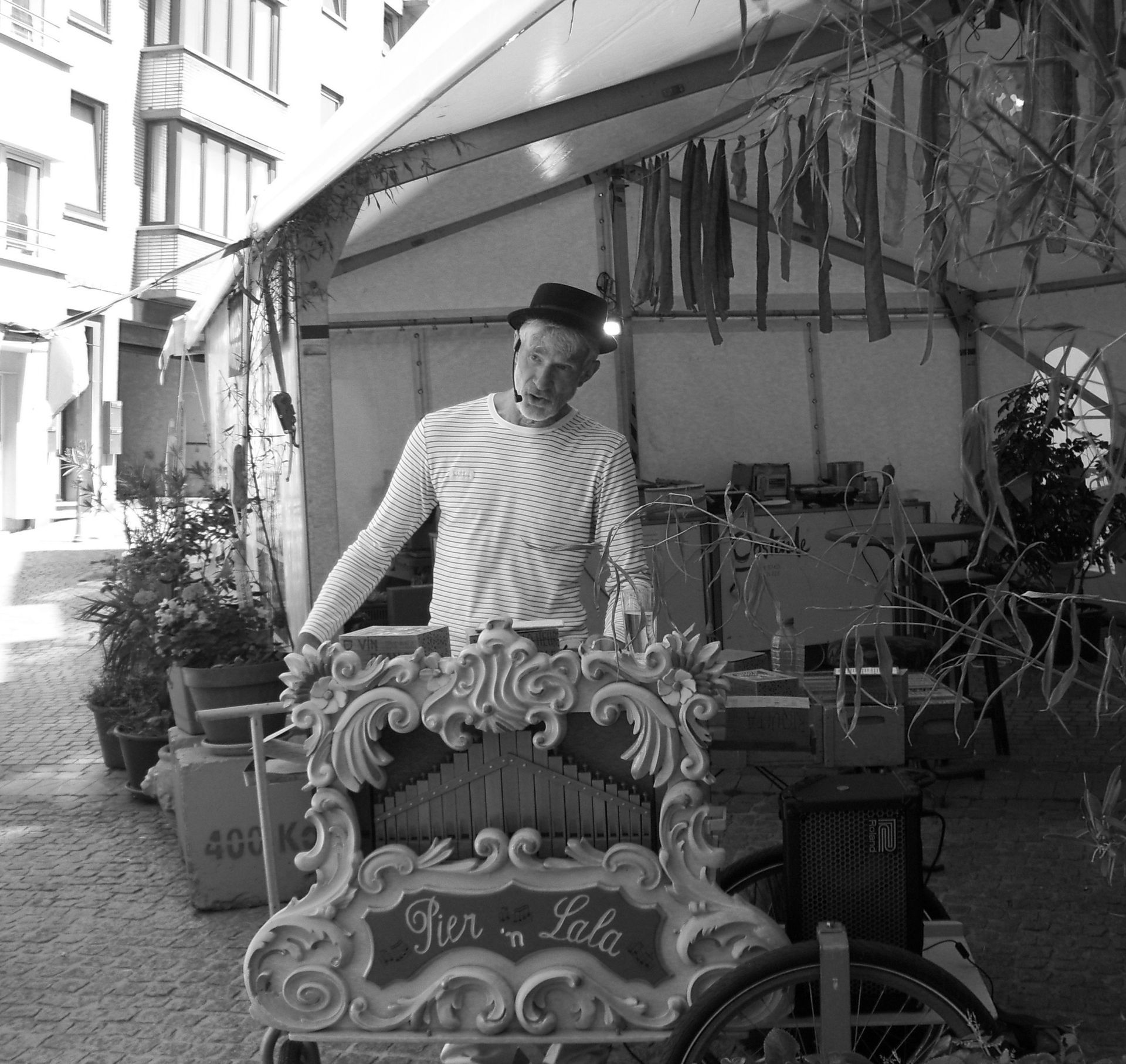 Pieter speelt in Vlaanderen met zijn draaiorgel