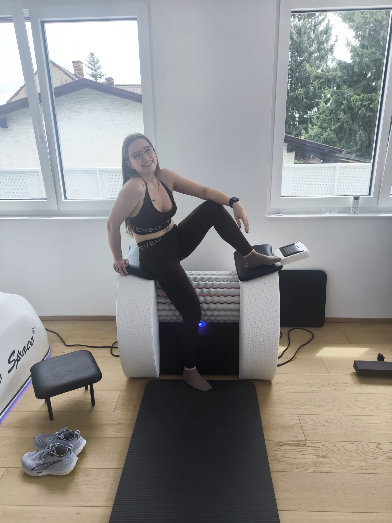 Bodyroller Fintessgerät mit Frau
