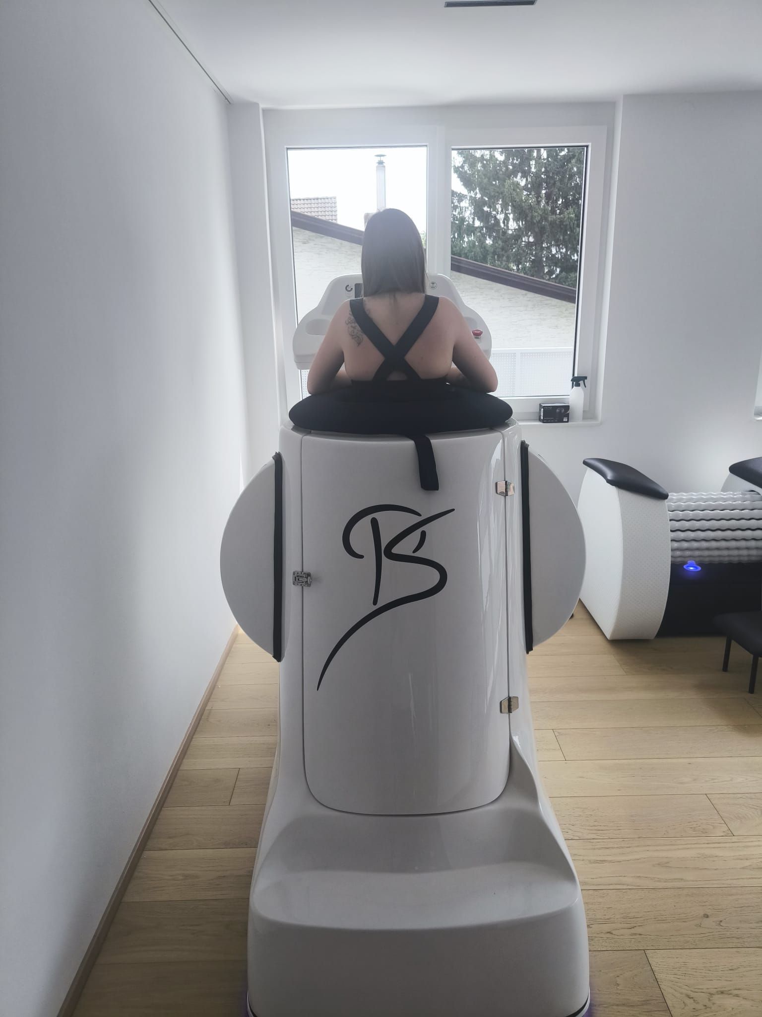 Vacu Laufband zum Abnehmen welches eine Frau gerade benutzt