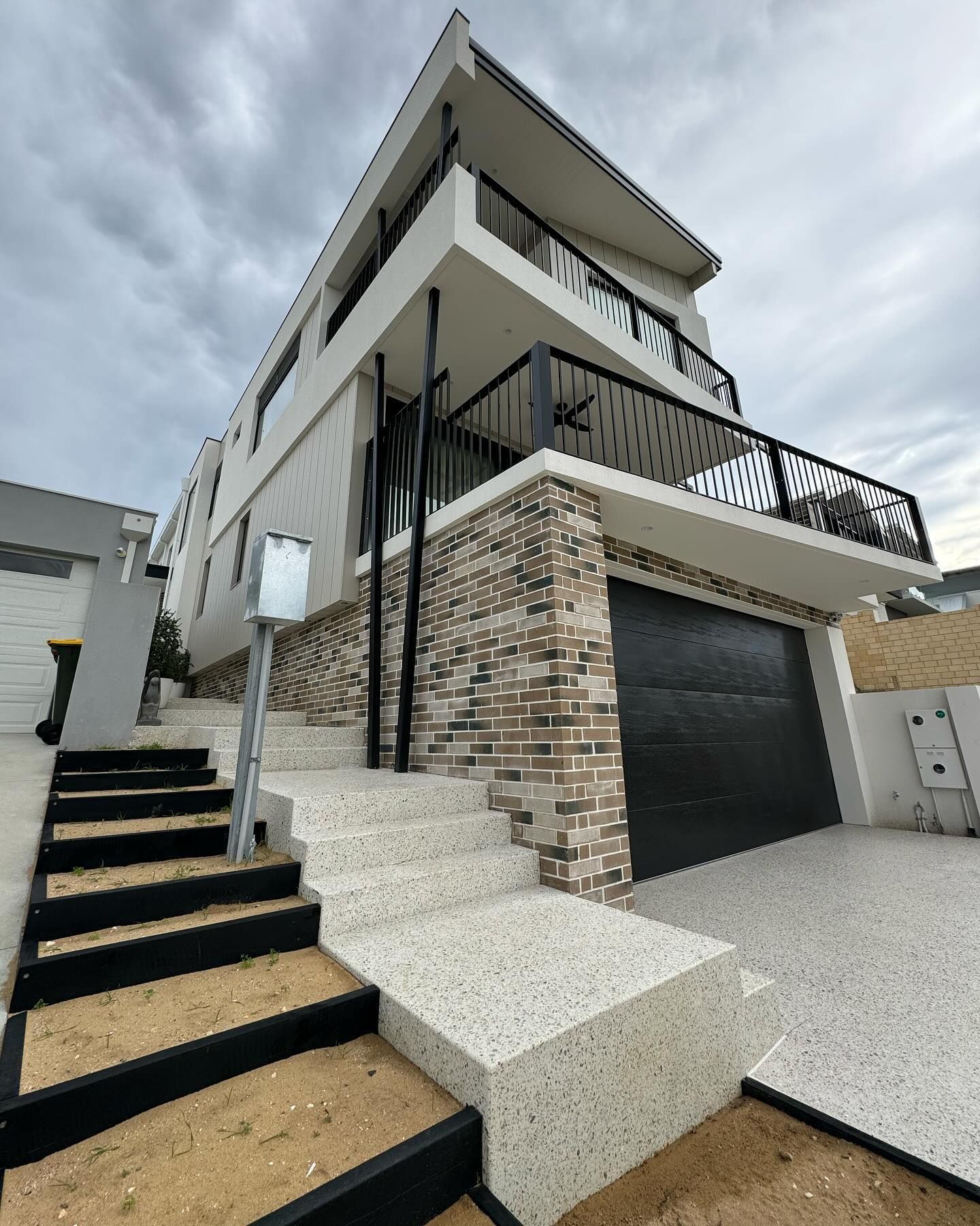 Unique use of concrete to create stylish and bold features on new Perth home. 