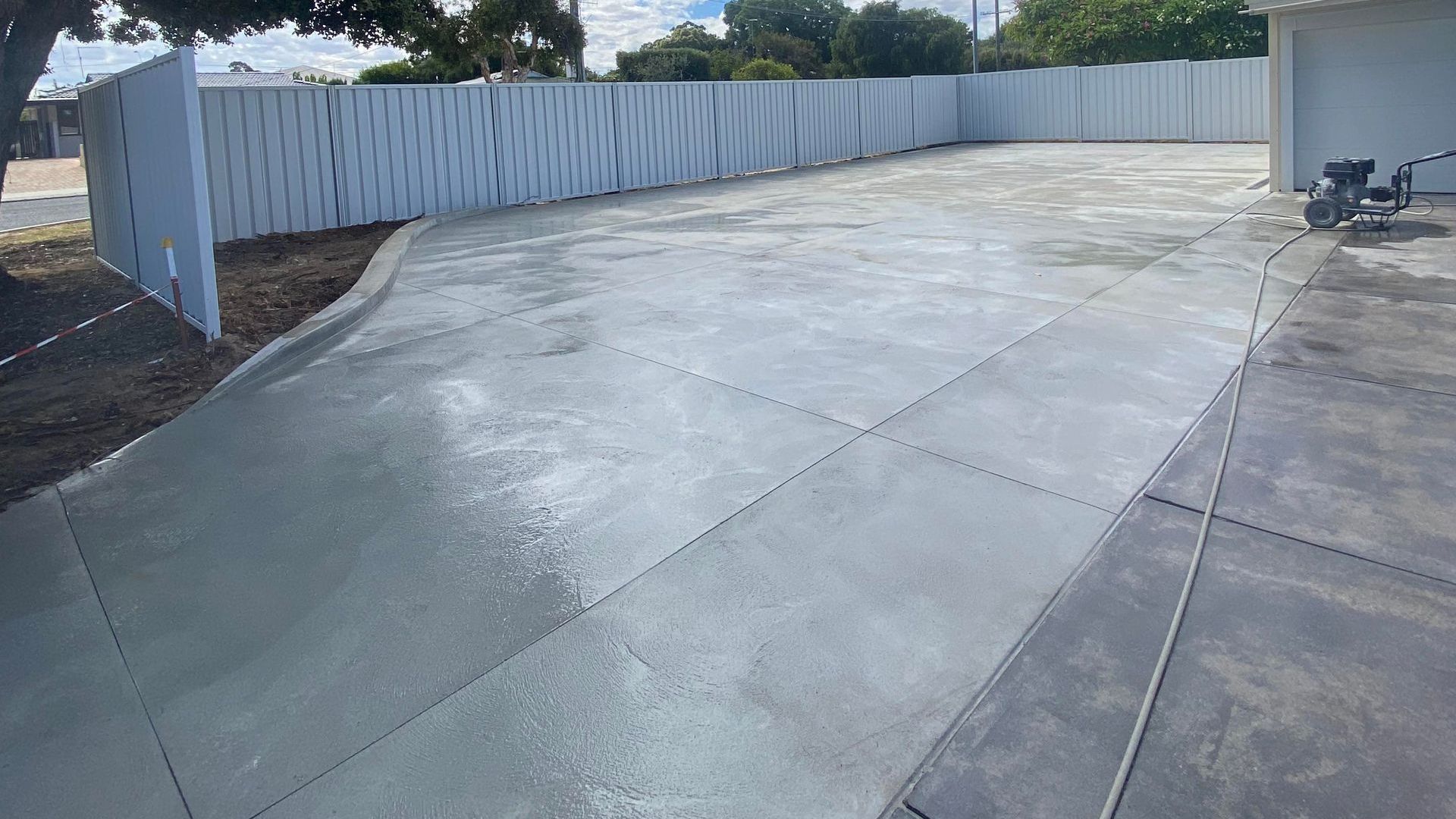 New standard concrete driveway for Perth property