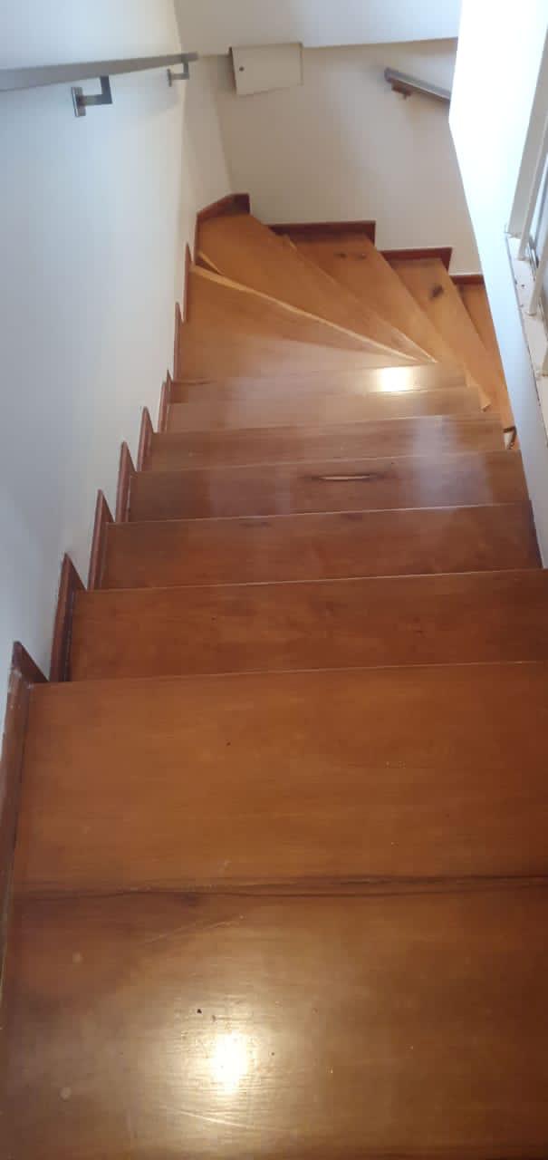 escalera de madera