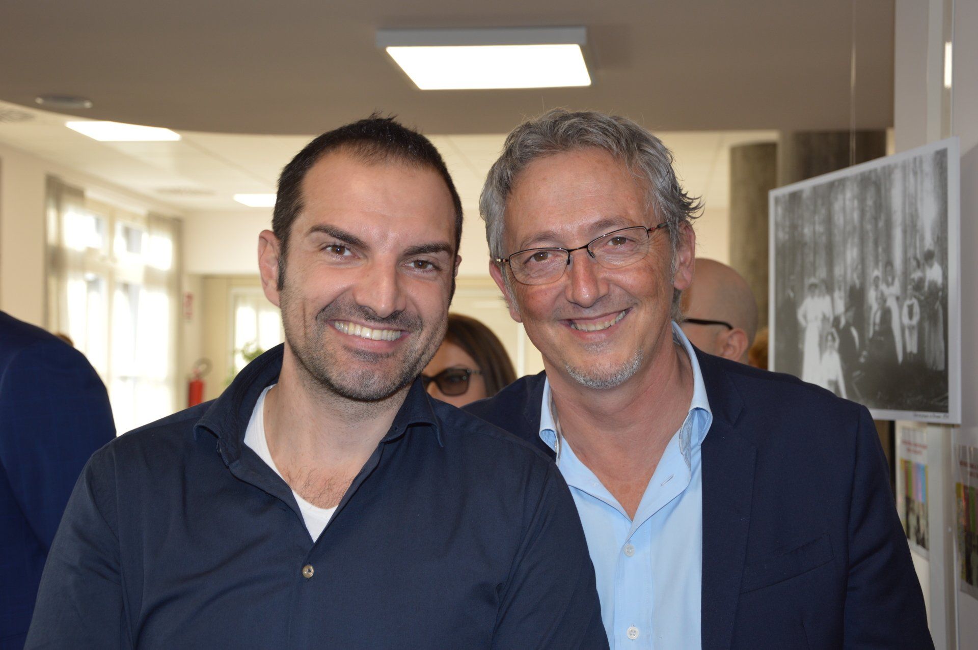 dirigente del centro anziani durante l'inaugurazione