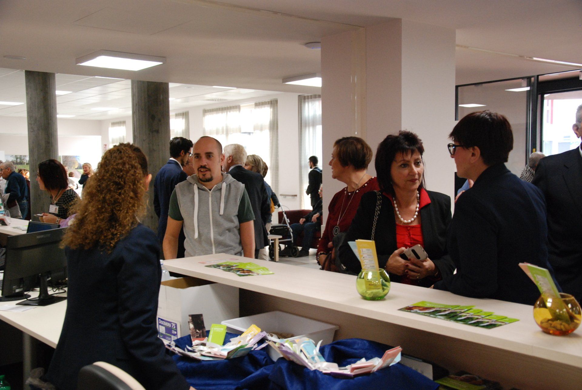 visitatori della nuova residenza per anziani