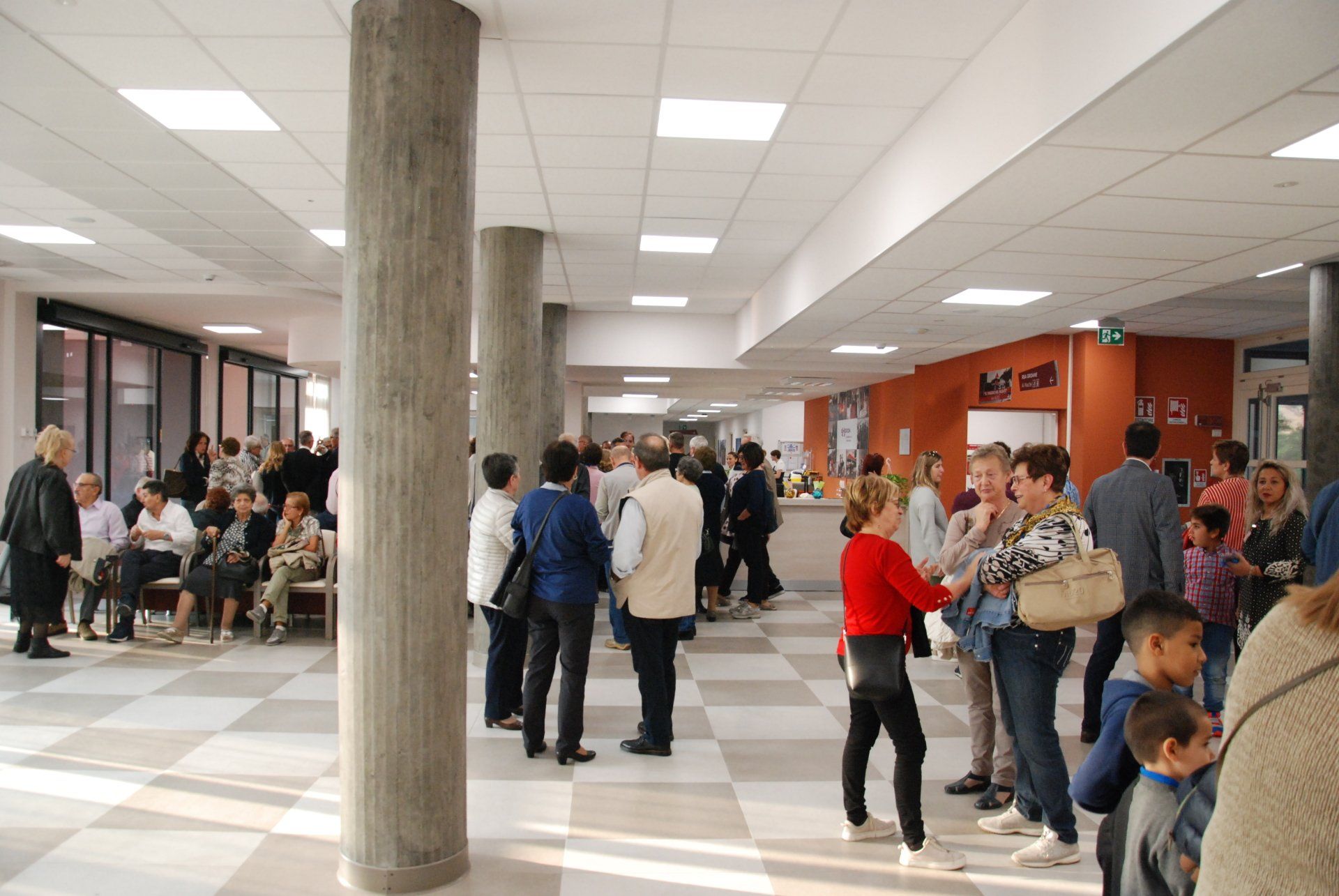 visitatori della nuova casa di riposo